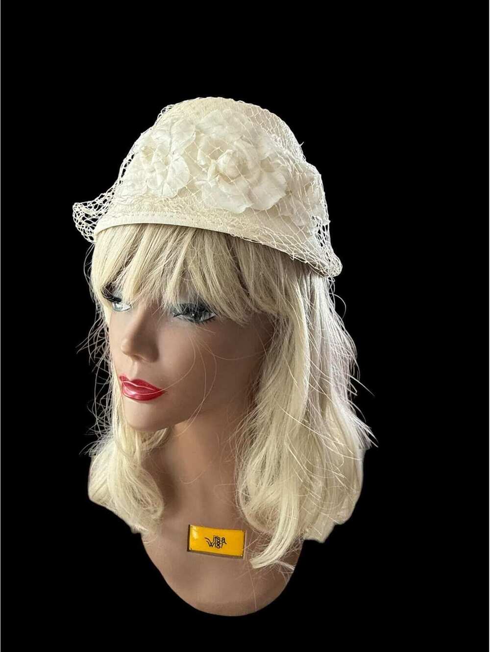 Vintage Styled by Cinderella 1960s White Felt Cloche with a Veil, Flower and Bow - Picture 7 of 9